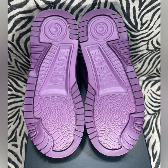 Versace - Picture 5 of 7